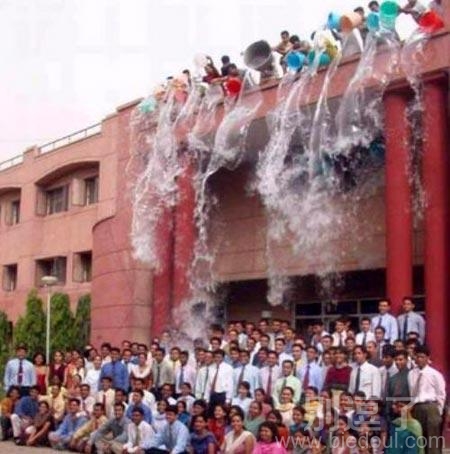 飞流直下三千尺,疑是银河落九天 飞流直下三千尺,疑是银河落九天