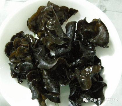 小时候黑木耳都是可以吃的 小时候黑木耳都是可以吃的