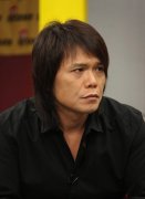 一脸惆怅的男子 一脸惆怅的男子