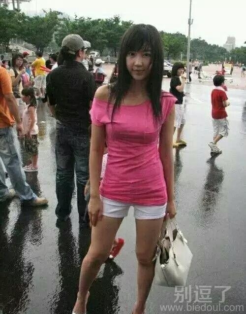 就单纯是一位美女吧 就单纯是一位美女吧