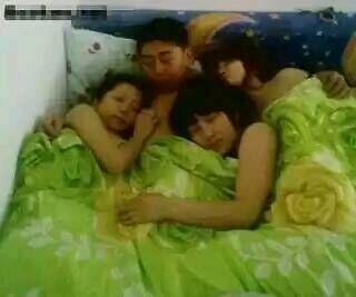 这一个男人陪多少女人呢 这一个男人陪多少女人呢