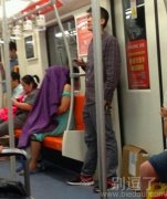 地铁上发生的趣事。