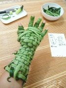 手上的皮肤应该润润的