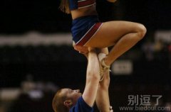 正在跳舞的两个人。 正在跳舞的两个人。