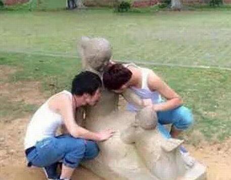 我估计雕塑都给你亲活了 我估计雕塑都给你亲活了