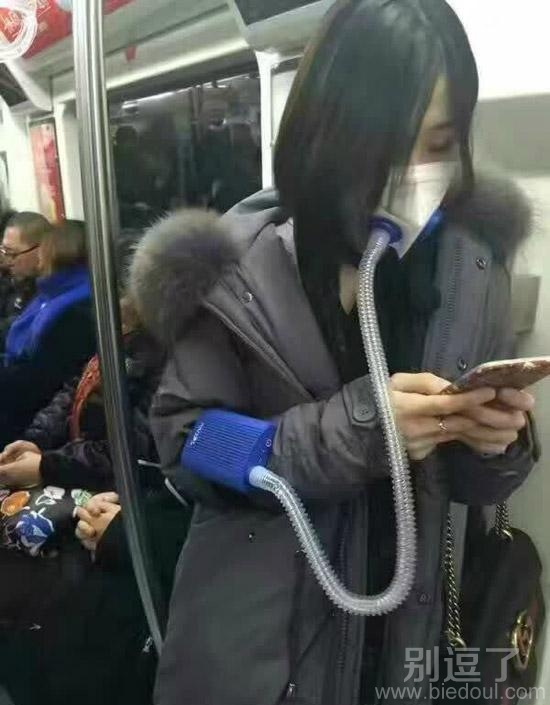 雾霾天，出门请带好防毒面具