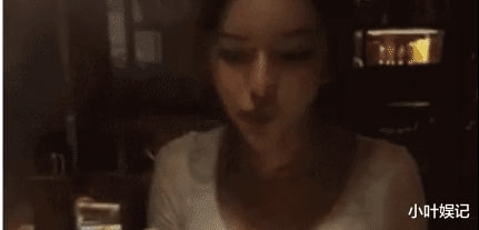 “看还珠格格,为什么尔康要搂着金锁?”求讲解! “看还珠格格,为什么尔康要搂着金锁?”求讲解!