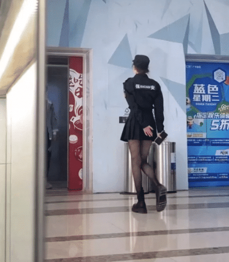 “看见女友以前的照片!泪目了!”哈哈哈哈我是不是成接盘侠了? “看见女友以前的照片!泪目了!”哈哈哈哈我是不是成接盘侠了?
