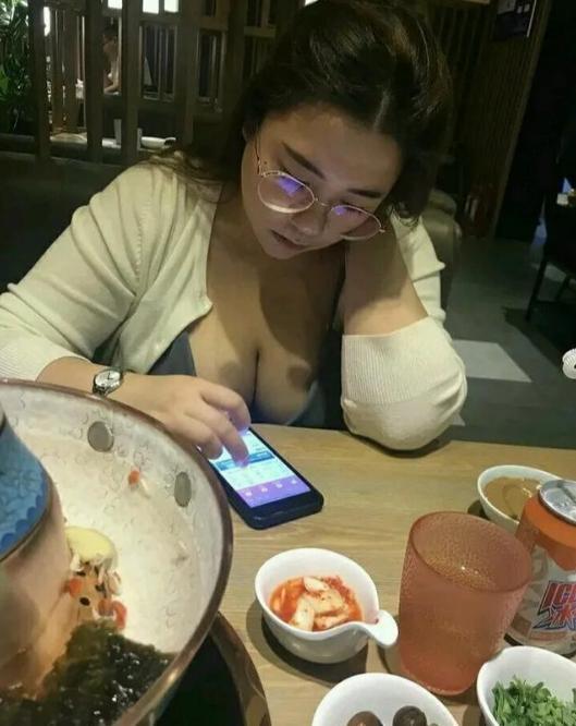 “看见女友以前的照片!泪目了!”哈哈哈哈我是不是成接盘侠了? “看见女友以前的照片!泪目了!”哈哈哈哈我是不是成接盘侠了?