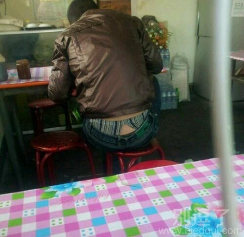 一个大哥的衣服。 一个大哥的衣服。