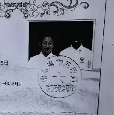 妹子,你可长点心吧,以后还敢穿裙子骑车吗,这下尴尬了吧 妹子,你可长点心吧,以后还敢穿裙子骑车吗,这下尴尬了吧