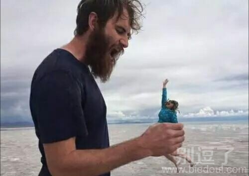 你叫啊，叫破喉咙都不会有人来救你！
