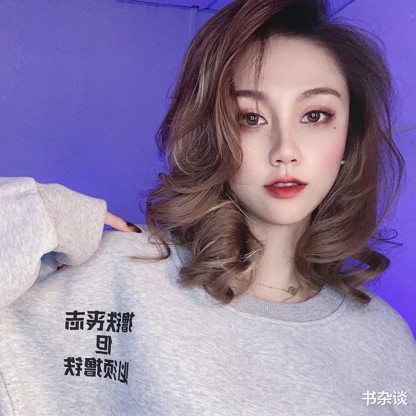 打开小姨子的手机，她红着脸说：可以看，但不能告诉别人…哈哈哈哈哈