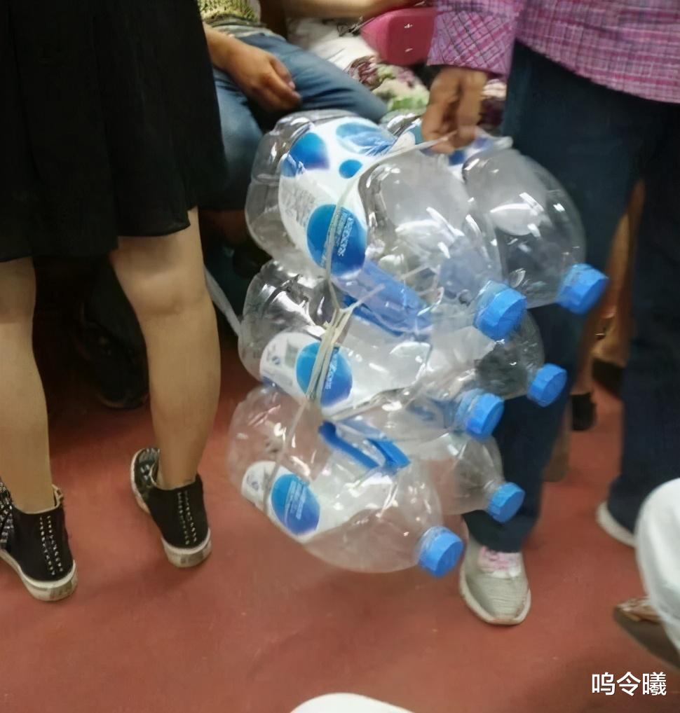 神回复:女生都喜欢在裤子里面穿上一条丝袜,这到底是什么意思呀? 神回复:女生都喜欢在裤子里面穿上一条丝袜,这到底是什么意思呀?