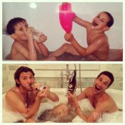 过了这么多年，他们还是这样