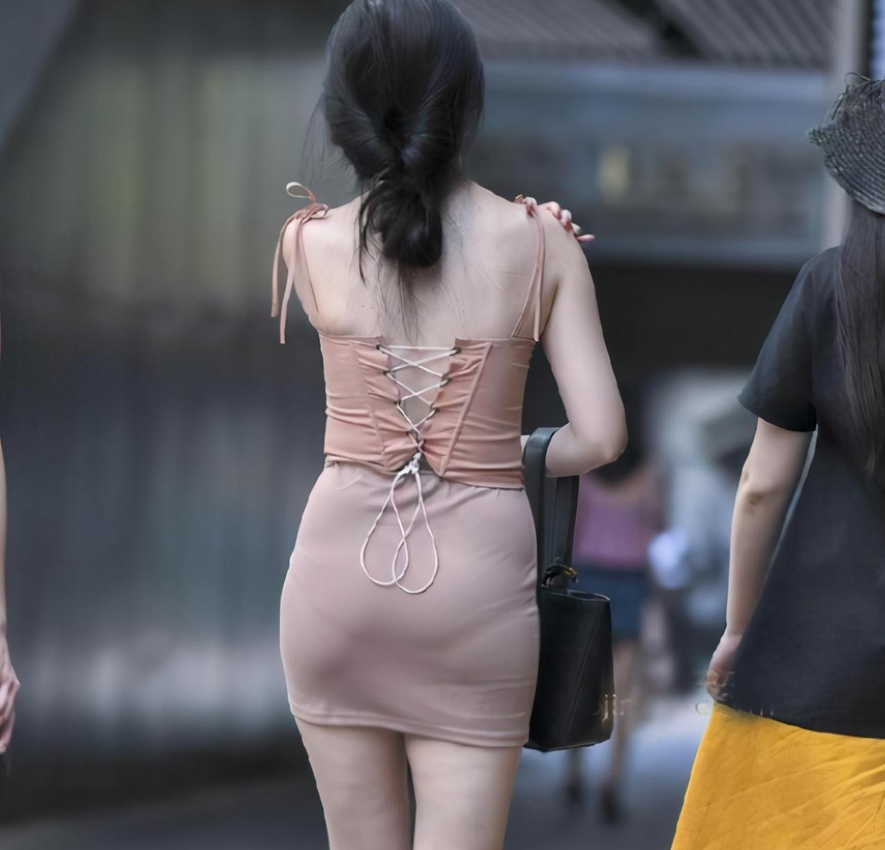 新来的妹子竟然这样锻炼,这谁能抗的住啊,哈哈哈脸红 新来的妹子竟然这样锻炼,这谁能抗的住啊,哈哈哈脸红