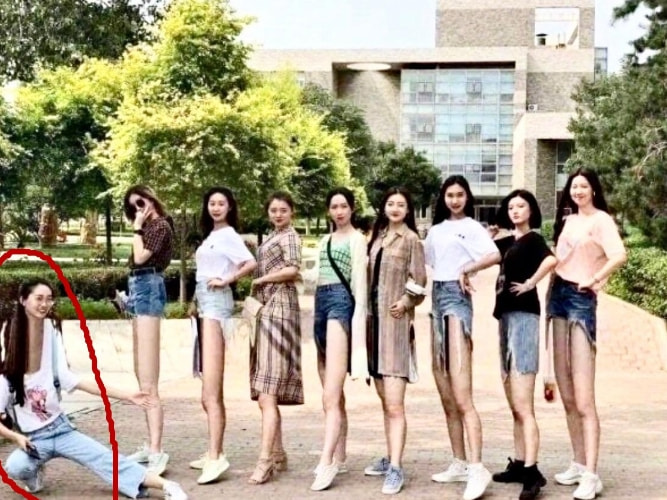 妹子,以后拍照多少注意点,照片的亮点已经被我发现了 妹子,以后拍照多少注意点,照片的亮点已经被我发现了