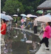你以为广场大妈可以休息了？