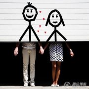 这就是爱情。朋友见证爱情的时刻到了。