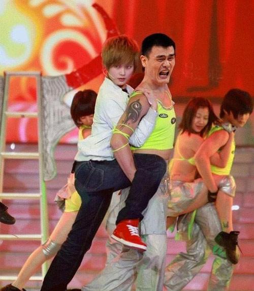 姚明大哥上节目的时候 姚明大哥上节目的时候