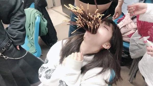轻松一刻:我把家乡当根,家乡把我当祸根! 轻松一刻:我把家乡当根,家乡把我当祸根!
