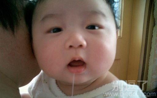 看孩子萌萌哒的小眼神