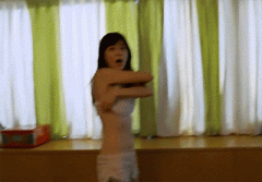 居然偷拍,砸你 居然偷拍,砸你