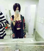 妹纸的胸完全露出来了，羞射了