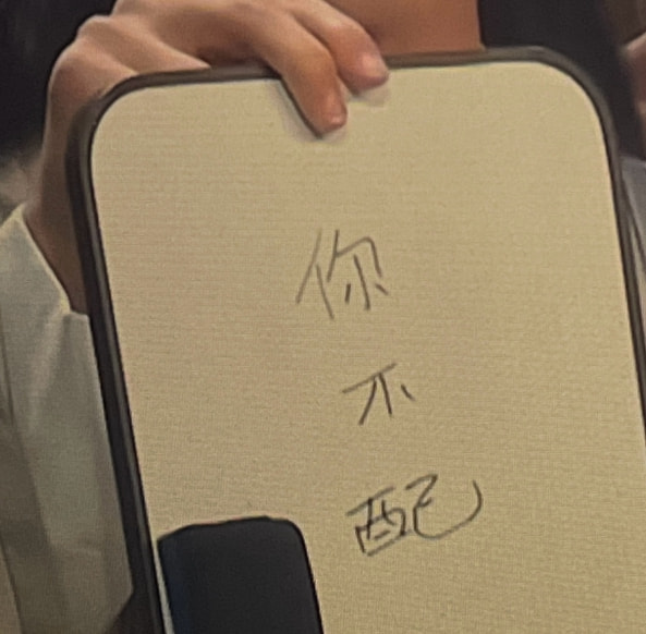 轻松一刻:注意!取钱时一定要遮挡,否则会被人笑话 轻松一刻:注意!取钱时一定要遮挡,否则会被人笑话