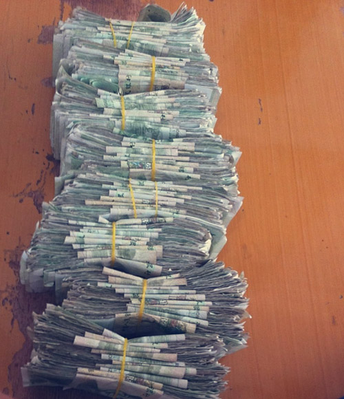 淘气可爱的人民币图片