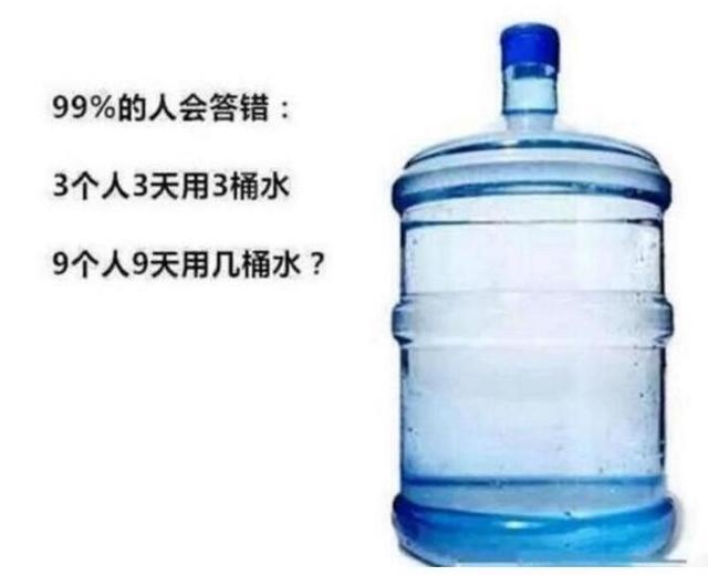 妹子你这裙子确实太任性了,后面的拉链难免会让人感到羞愧 妹子你这裙子确实太任性了,后面的拉链难免会让人感到羞愧
