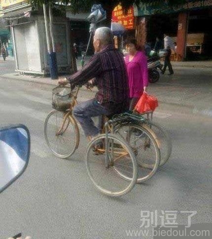 大爷的四轮车。。。 大爷的四轮车。。。