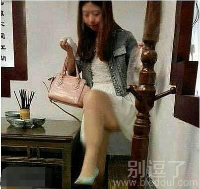 妹子这是什么动作