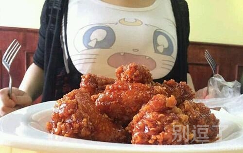 一个搞笑的妹子。。 一个搞笑的妹子。。