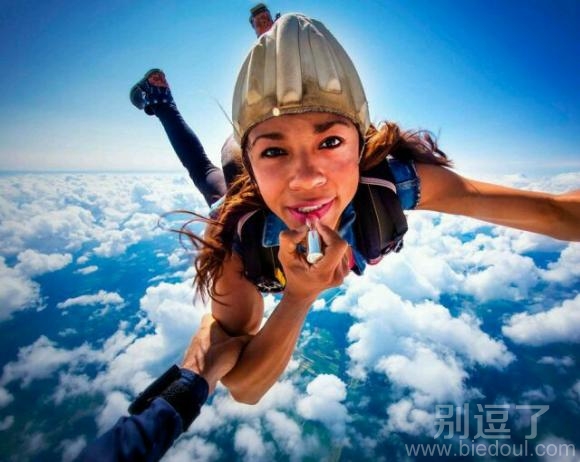 一个爱美的美女。。