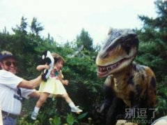 一个胆大的小美女。 一个胆大的小美女。