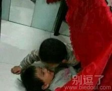 惊现搞基现场，现场地咚