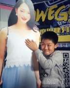 看着你鬼精鬼精的。 看着你鬼精鬼精的。