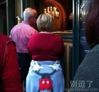 有个蜘蛛爬上了你的屁股