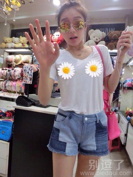 妹子你有特殊爱好啊。 妹子你有特殊爱好啊。