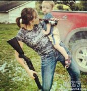 战斗民族带孩子也是那么的霸气