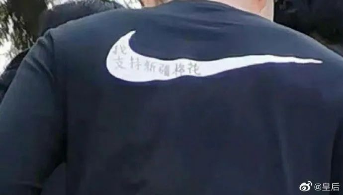 “千万!不要!穿同底色衣服拍证件照!” 哈哈哈哈哈真的是见鬼了! “千万!不要!穿同底色衣服拍证件照!” 哈哈哈哈哈真的是见鬼了!