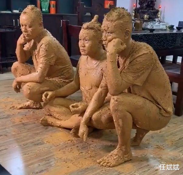 “这西瓜但凡偏一厘米,老板也露馅了!”好技术啊!哈哈哈 “这西瓜但凡偏一厘米,老板也露馅了!”好技术啊!哈哈哈