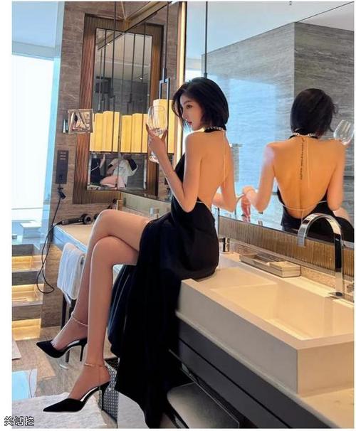 为什么大街上看不到露背装? 为什么大街上看不到露背装?