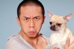 邓超愤怒的从女厕所走了出来