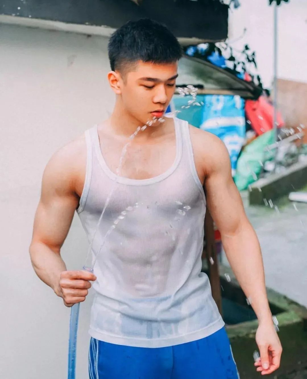 女贼深夜误闯光棍村，结果第二天...哈哈哈哈猝不及防！