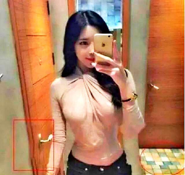 姑娘,这么单薄的裙子也敢穿出来,后面大叔看得都脸红了,真尴尬 姑娘,这么单薄的裙子也敢穿出来,后面大叔看得都脸红了,真尴尬
