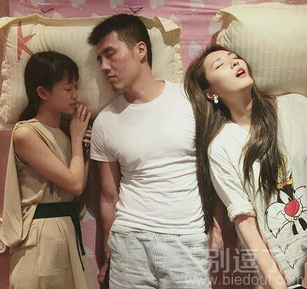 一个女神，一个灰姑娘。