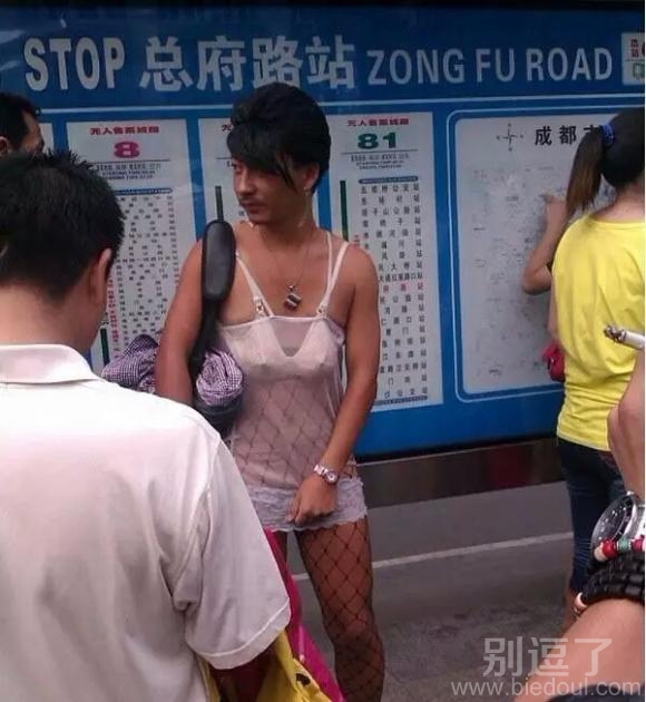 终于看到这屌丝的背正面了 终于看到这屌丝的背正面了