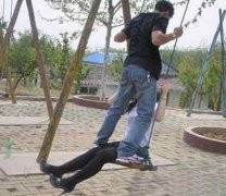 最喜欢跟女友猗荡秋千了